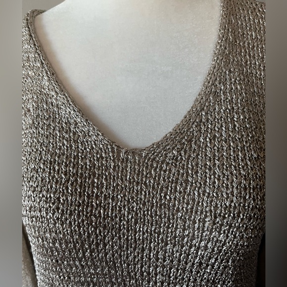 Womans Shimmering Chicos V Necked Sweater w/ lots of Style!! - Picture 3 of 10